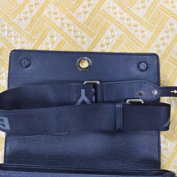 BURBERRY Hackberry leather cross-body bag - Picture 7 of 7